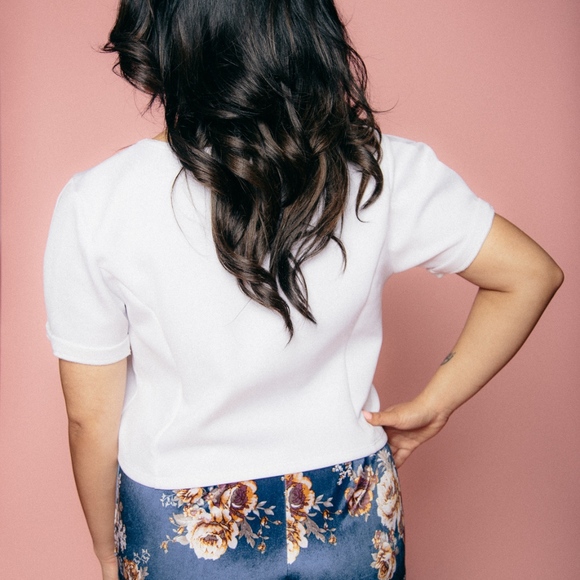 NEW White Top with Puffed Sleeves - Picture 3 of 4